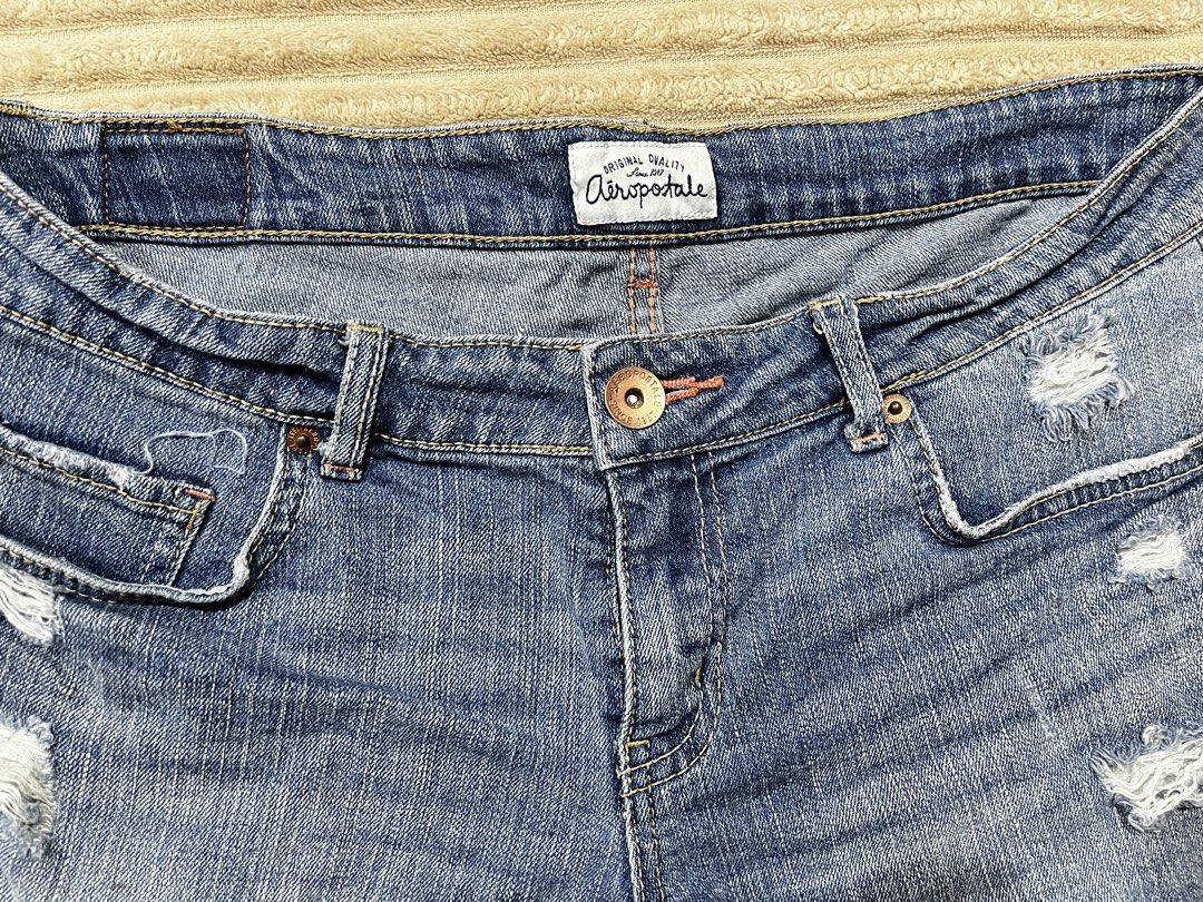Aeropostale Denim Short (Category: Shorts) located in Calamba. Submitted by kerlythreads (Listing ID 1435127476, Image 2). Description: size 33 no issue.