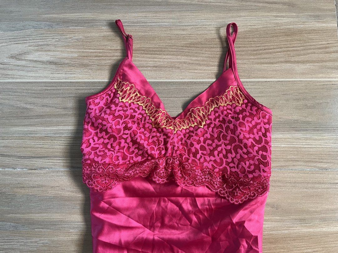 hot pink satin ! (Category: Sleeveless) located in Pasay City. Submitted by cshell_sells (Listing ID 1435066037, Image 2). Description: .