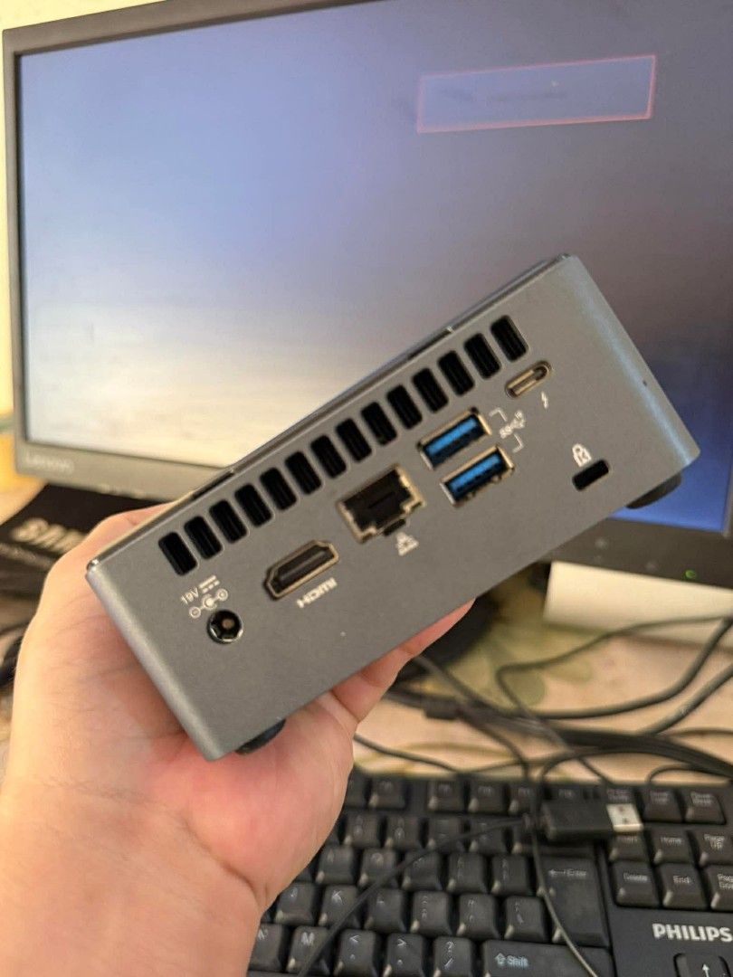 Intel NUC10i5FNH Mini PC (Category: Desktops) located in Manila. Submitted by happyearth.953a15 (Listing ID 1435109761, Image 2). Description: Intel nuc PC I5 10th gen Intel UHD Graphics 8gb ram ddr4 240gb ssd Windows 11 pro OS Unit with power cord 💸💸 10,500 Location: San Andres bukid manila Pick up or deliver.