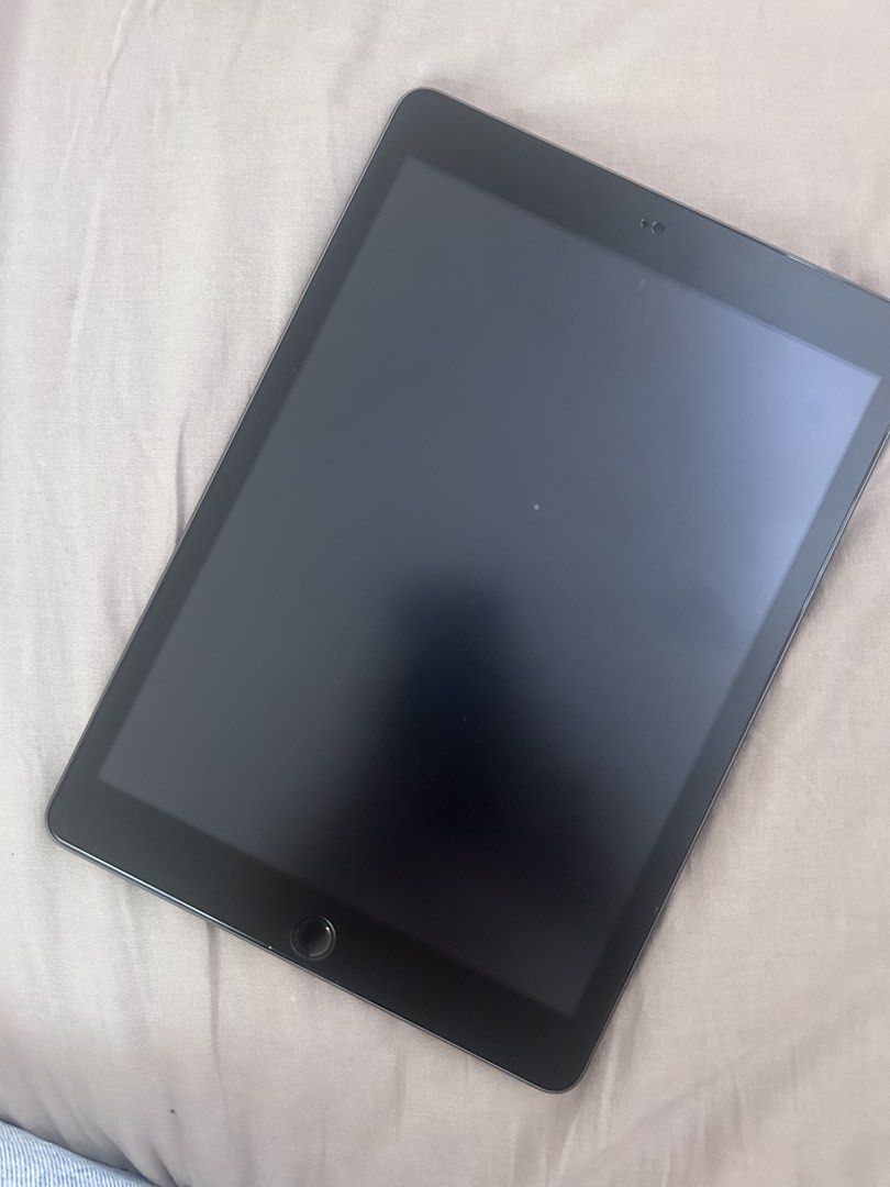 IPAD 9th Gen Complete Set with Box & Cord 64GB (Category: iPad) located in Batac City. Submitted by marianeeeeee (Listing ID 1435046177, Image 1). Description: .