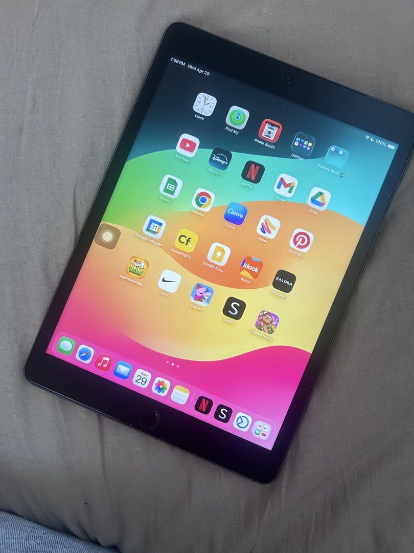 IPAD 9th Gen Complete Set with Box & Cord 64GB (Category: iPad) located in Batac City. Submitted by marianeeeeee (Listing ID 1435046177, Image 3). Description: .