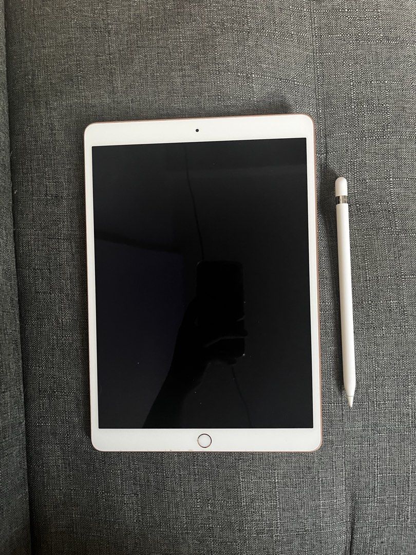 iPad Air 3rd Gen with Apple Pencil (Category: iPad) located in Cavite. Submitted by drewlara (Listing ID 1435072543, Image 2). Description: iPad Air 3rd Generation 64GB Wifi with Apple Pencil ➵ for 10,000 pesos ➵ In pristine condition, only used for note-taking ➵ Bought in 2020 ➵ iOS 26 ➵ Comes with a free case. ➵ 100% BH ➵ Comes with original iPad box. ➵ MOP: GCash : Payment First ‼️ No charger included.