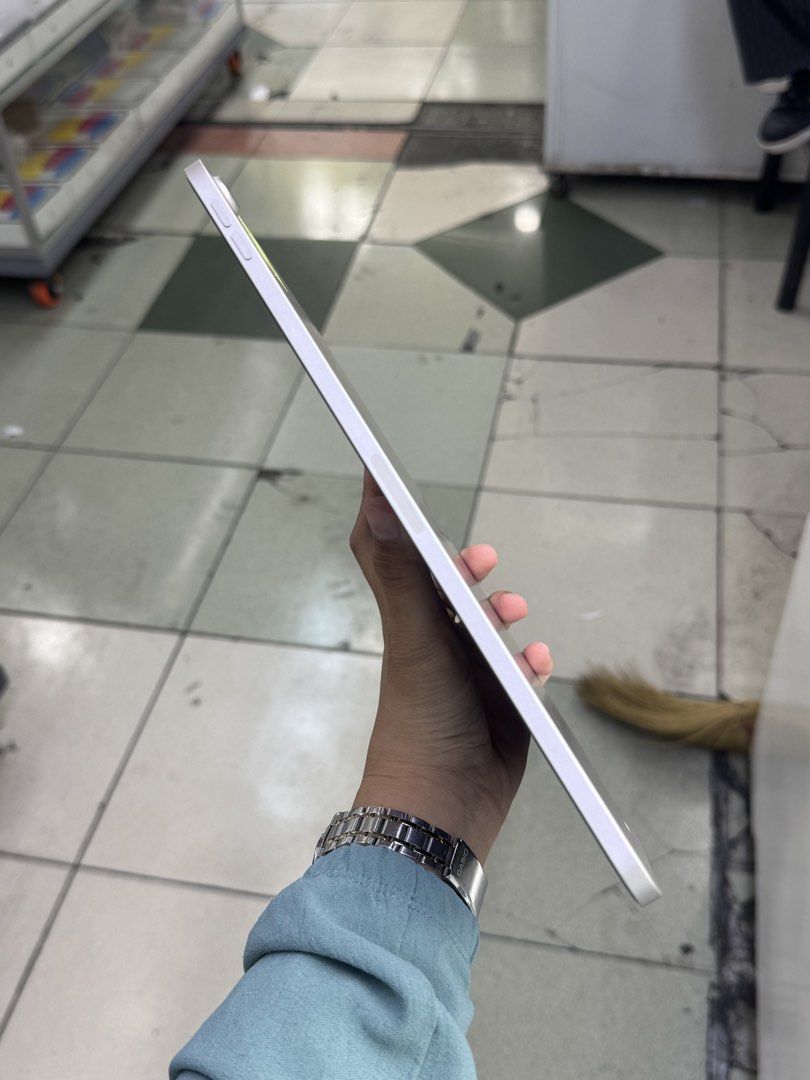 IPAD AIR 6 128GB WIFI ONLY NO ISSUE (Category: iPad) located in San Juan City. Submitted by aynaagadgets (Listing ID 1435006078, Image 2). Description: IPAD AIR 6 128GB WIFI ONLY APRIL 2026 STALL #: XB-07 FOR SALE | TRADE / SWAP PASS SA MGA SCAMMERS / THIRD PARTY (RFS: Buy and Sell) ⬇️DETAILS⬇️ •128 GB (Other storage is also available) •Silver (Other color is also available but price may vary) •100%bh •NTC Variant •95% Smooth •Truetone Working •N