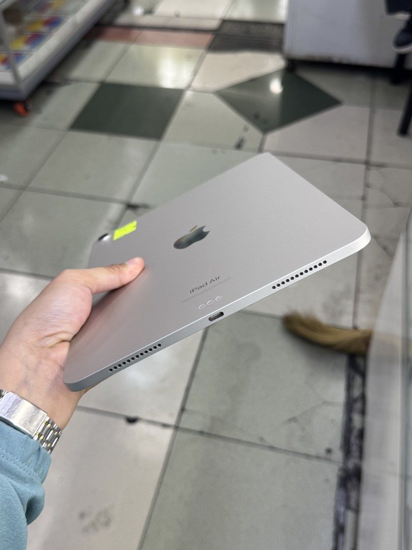 IPAD AIR 6 128GB WIFI ONLY NO ISSUE (Category: iPad) located in San Juan City. Submitted by aynaagadgets (Listing ID 1435006078, Image 3). Description: IPAD AIR 6 128GB WIFI ONLY APRIL 2026 STALL #: XB-07 FOR SALE | TRADE / SWAP PASS SA MGA SCAMMERS / THIRD PARTY (RFS: Buy and Sell) ⬇️DETAILS⬇️ •128 GB (Other storage is also available) •Silver (Other color is also available but price may vary) •100%bh •NTC Variant •95% Smooth •Truetone Working •N