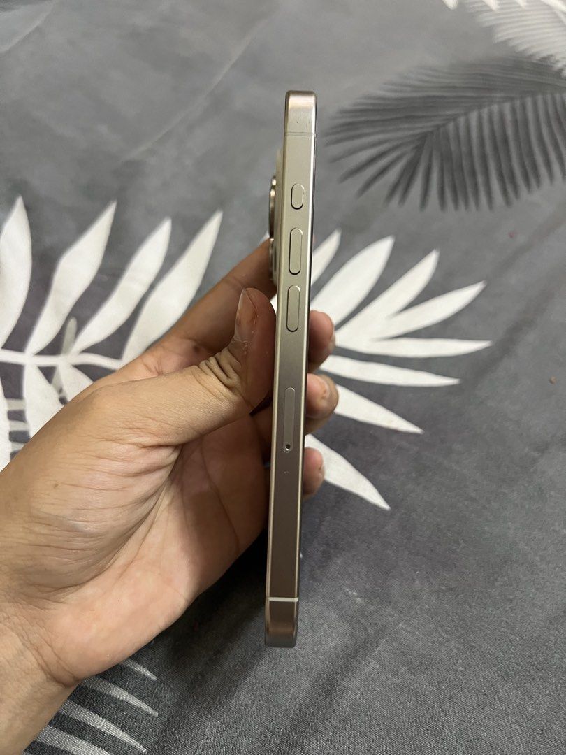 iPhone 15 Pro 128GB White Titanium (Category: iPhone 15 Series) located in Ulu Tiram. Submitted by aien_ashley (Listing ID 1435069470, Image 2). Description: Iphone 15 Pro 128GB Condition 9.5/10 Zp Set Face ID✅ Truetone✅ Battery Health 76% Fullset Area Pasir Gudang Minat Pm Atau Ws O11-28675987.