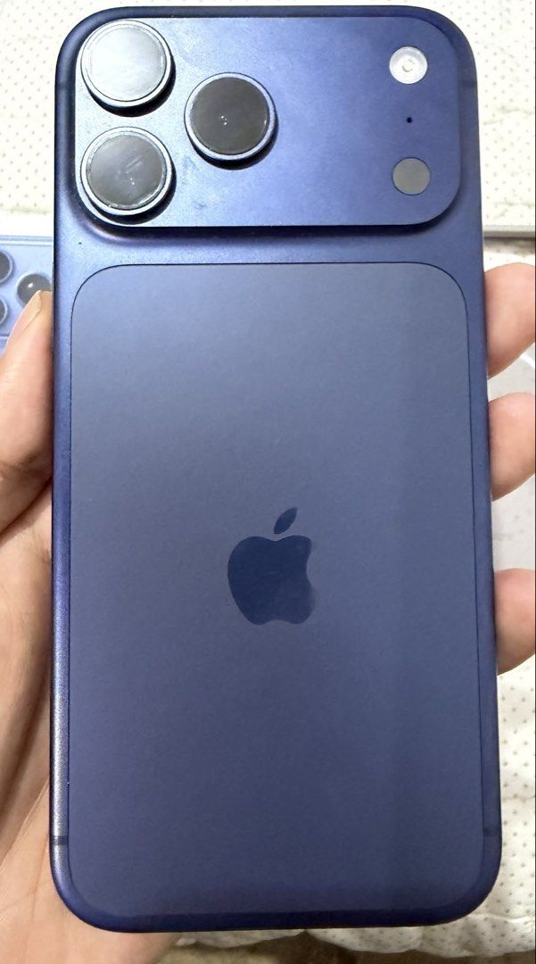 Iphone 17 promax 256 deep blue. Complete package (Category: iPhone 17 Series) located in Marikina City. Submitted by kanyoo (Listing ID 1435148158, Image 3). Description: For sale! Lowest in the market! Iphone 17 promax 256gb 99 battery health Smartlocked 96% smoothness Complete package Case Loc Marikina.
