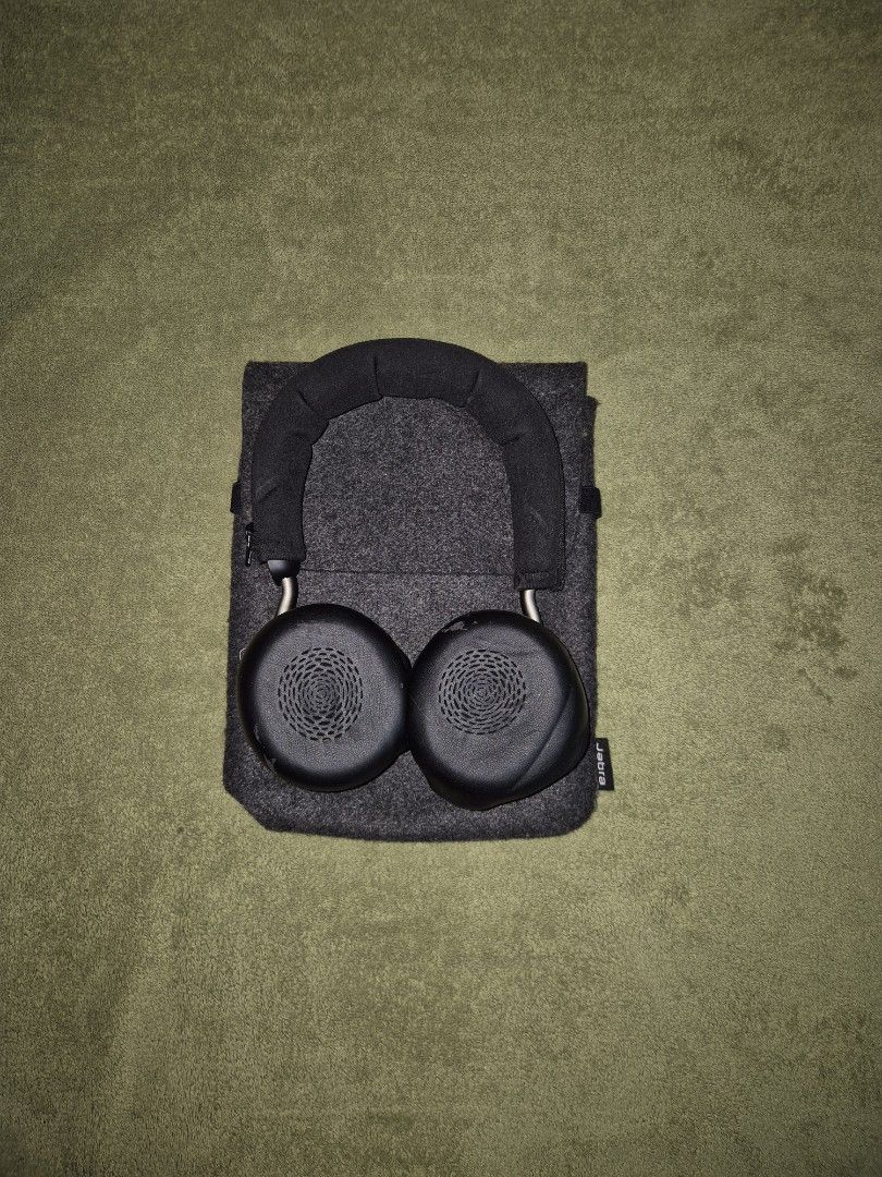Jabra Evolve2 75 Headphones (Category: Headphones & Headsets) located in Manila. Submitted by gcvv_ (Listing ID 1435119426, Image 3). Description: Price is negotiable for SURE BUYER - Includes original box - Comes with a carrying case 100% Original Issue: - Ear foam for replacement - USB dongle is missing - Microphone not working .