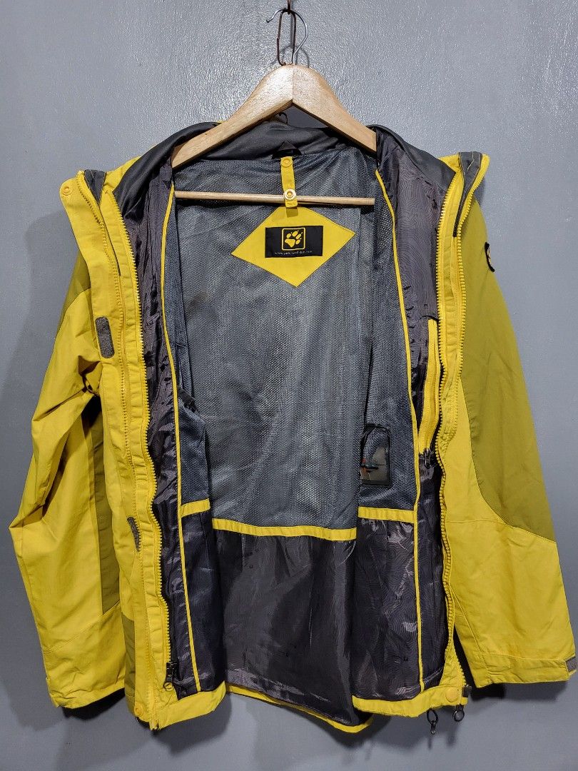 Jack wolfskin outdoor jacket (Category: Coats, Jackets and Outerwear) located in Bacoor. Submitted by brentjudd (Listing ID 1435047052, Image 3). Description: Price: 480 pesos Jack wolfskin outdoor jacket size: large women's dimension: 20 width - 26 length color: yellow 10/10 issue: no hood 100 % Original need wash lang bago suotin galing korea Pick up or shipping only Courier: J&T or lalamove Location: Molino 1, bacoor, cavite Lalamove pin locat
