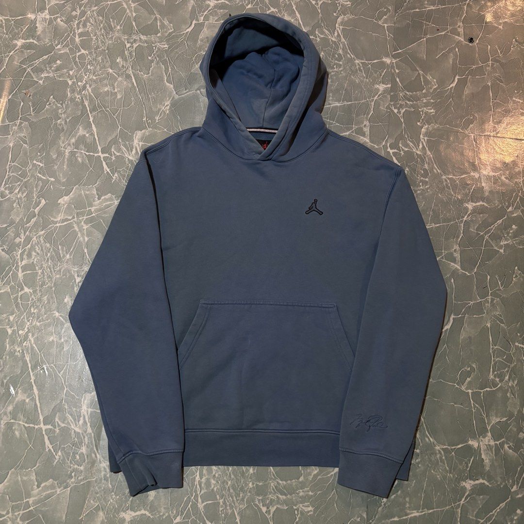 Jordan Hoodie L need wash (Category: Hoodies) located in Dipolog. Submitted by dionato (Listing ID 1435112764, Image 1). Description: - Jordan Hoodie - Size: XL - Color: Blue - Features: Jumpman logo, signature on sleeve, hood, front pocket.