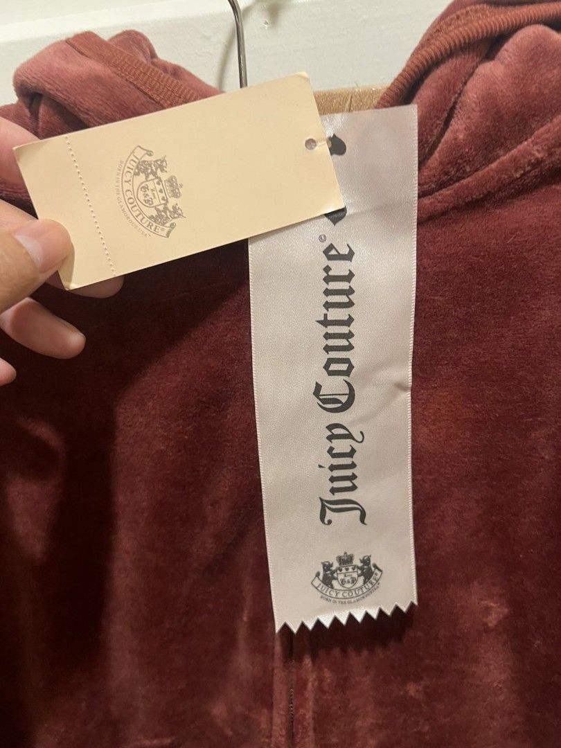 Juicy Couture y2k jogger sweatpants (Category: Activewear) located in Paranaque City. Submitted by bagbrained88 (Listing ID 1435020050, Image 2). Description: Brand New Selling as set rust color in actual size XL best fits Large frames bust up to 36 Waist 30 to 32.