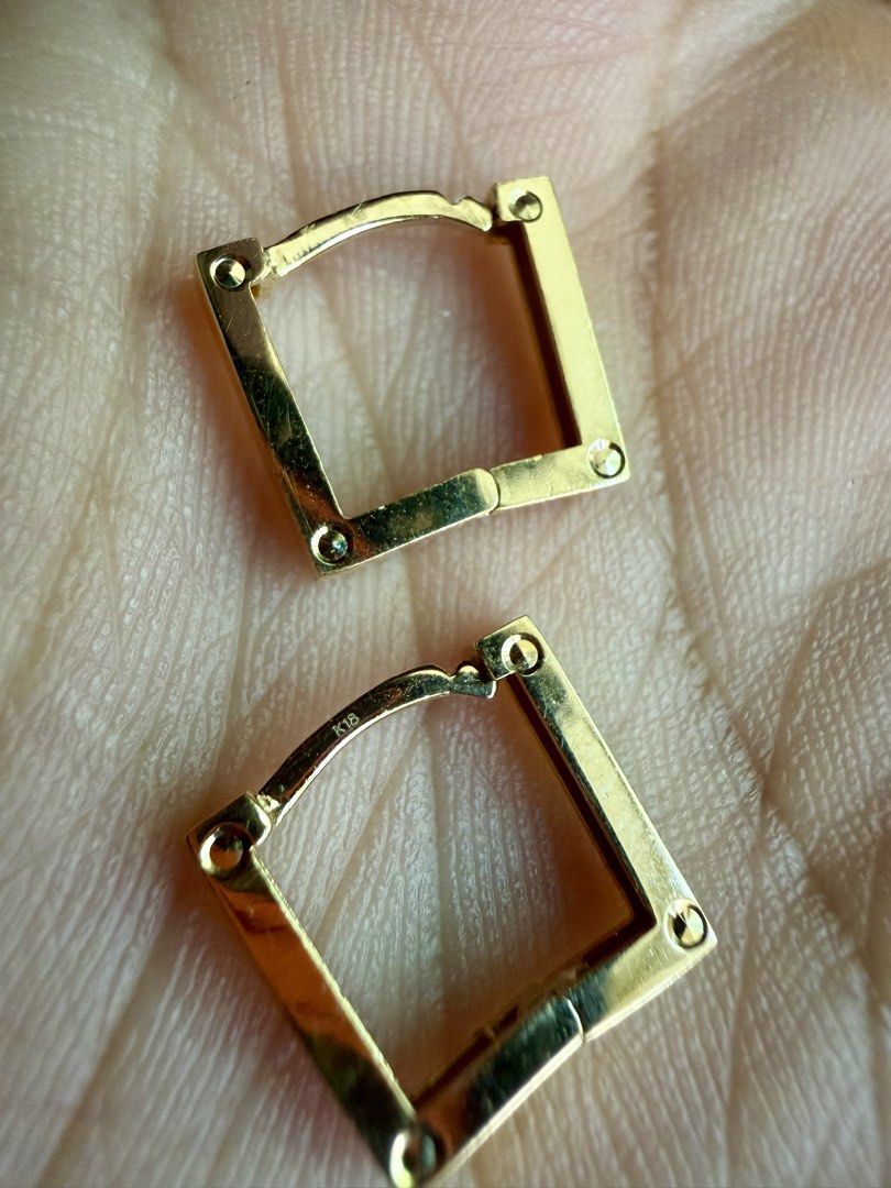 K18 Japan Square Huggie Earrings (Category: Earrings) located in Las Pinas. Submitted by biatster (Listing ID 1435016018, Image 3). Description: From Japan Fair 2026.