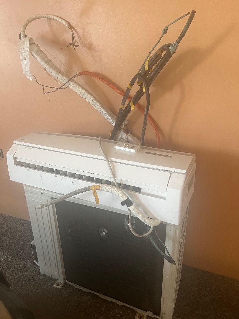 Kolin 2.5 HP split type aircon (Category: Air Conditioning and Heating) located in San Fernando. Submitted by dd-19432 (Listing ID 1435066352, Image 2). Description: - Split-type air conditioner (includes indoor and outdoor units) - Comes with remote control - Includes necessary piping and wiring - Ready for installation.