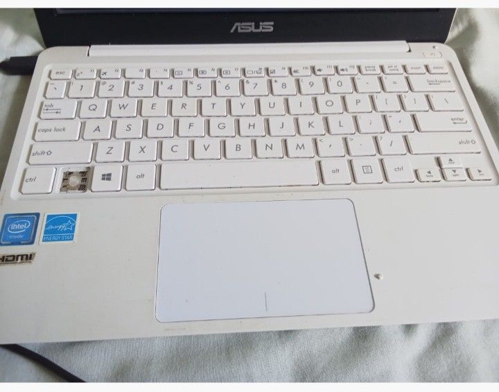 Laptop439976467723735041