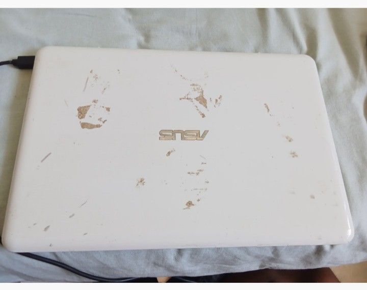 Laptop439976467723735042