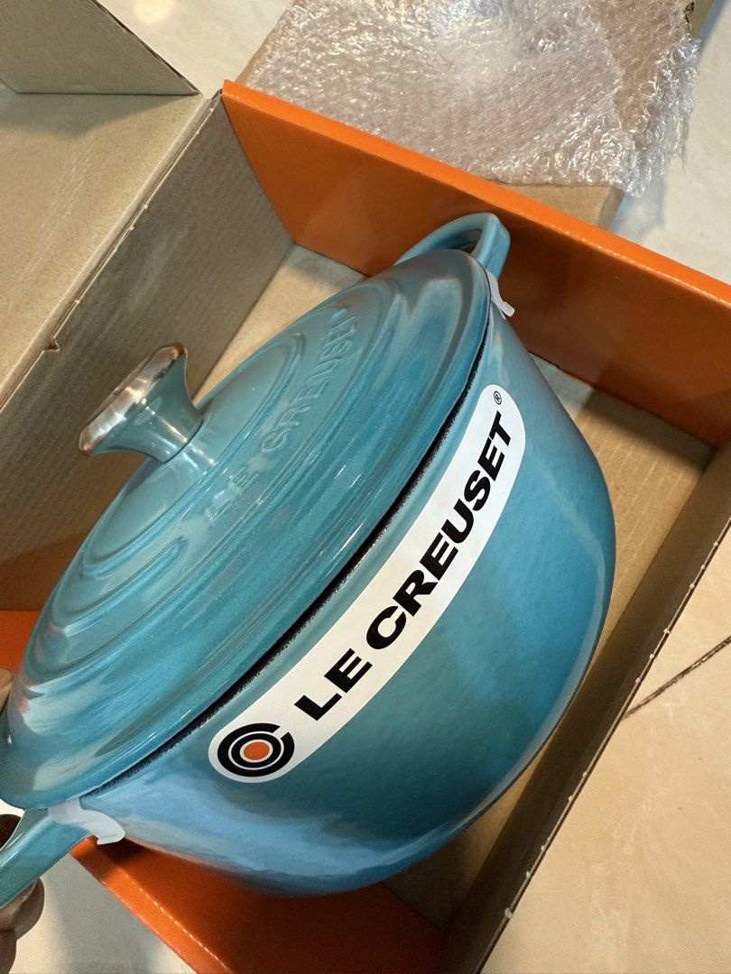 Le Creuset round Dutch oven 20cm Signature