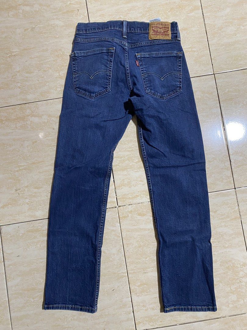 Levi 514 Straight Slim Cut FREE SHIPPING (Category: Jeans) located in Dinas. Submitted by bleeod (Listing ID 1435108010, Image 2). Description: 30-32x40.5 .