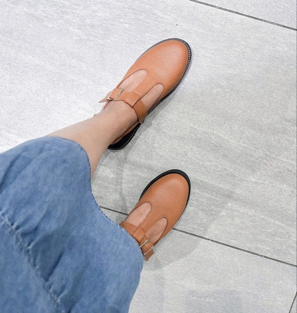 Local Brand Mules in Tan leather (Category: Flats & Sandals) located in Binan City. Submitted by toppicks715 (Listing ID 1435049676, Image 3). Description: -Bnew Angelina Footwear (local IG brand) Camellia Mules -size 25cm -color Tan -super comfy to wear!!!.