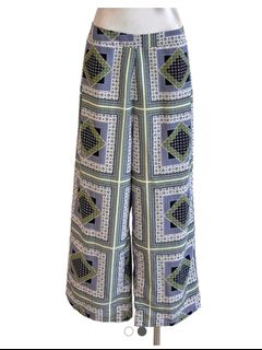 (Category: ) located in . Submitted by uk8clothes.lit.theory (Listing ID 1435038747, Image 1). Description: .