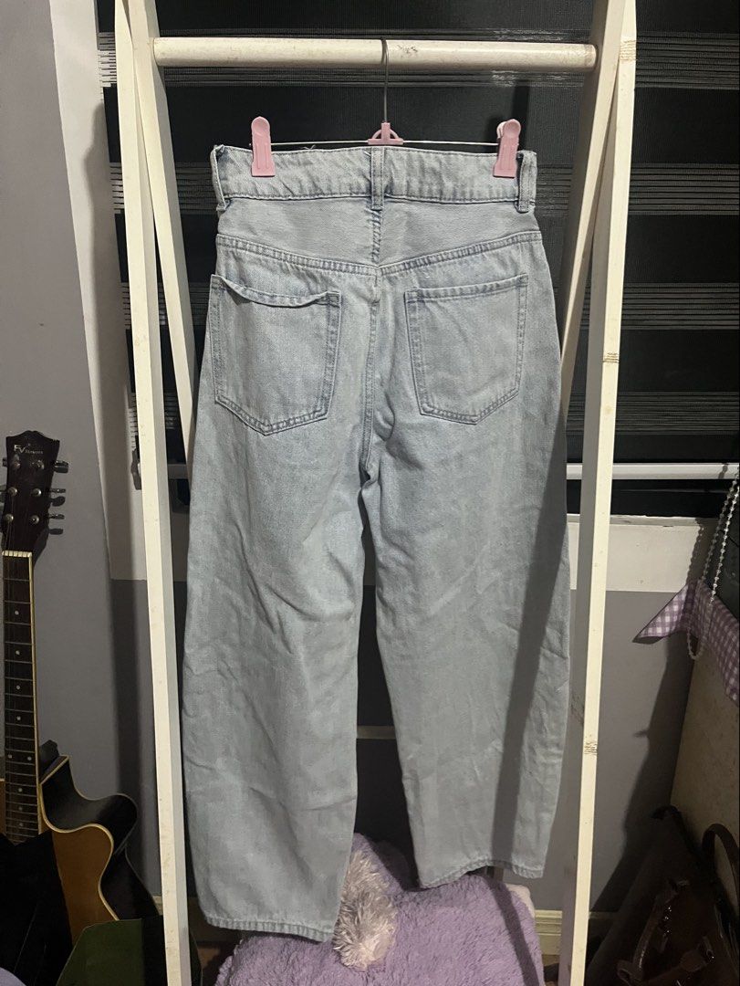 Love, Bonito Light Wash Jeans (Category: Jeans) located in Kawit. Submitted by akcmrc (Listing ID 1435162137, Image 3). Description: 📍Kawit, Cavite - Love, Bonito light wash jeans - High-waisted design - Button closure - Features two front and two back pockets - Size: LB XS (UK 6, US 2) - Made in China.
