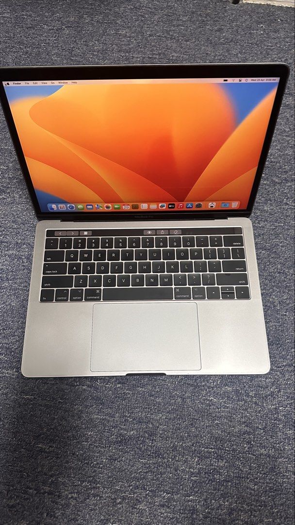 MacBook Pro 13-inch (2017)440211359872460800