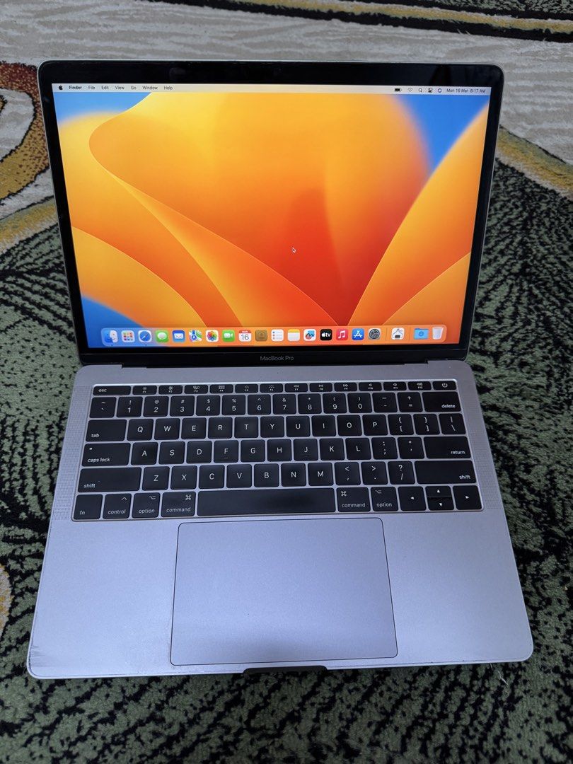 MacBook Pro 13-inch  2017440574797415065600