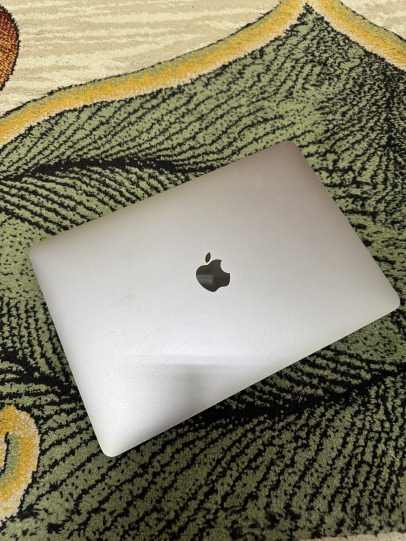 MacBook Pro 13-inch  2017440574797415065604