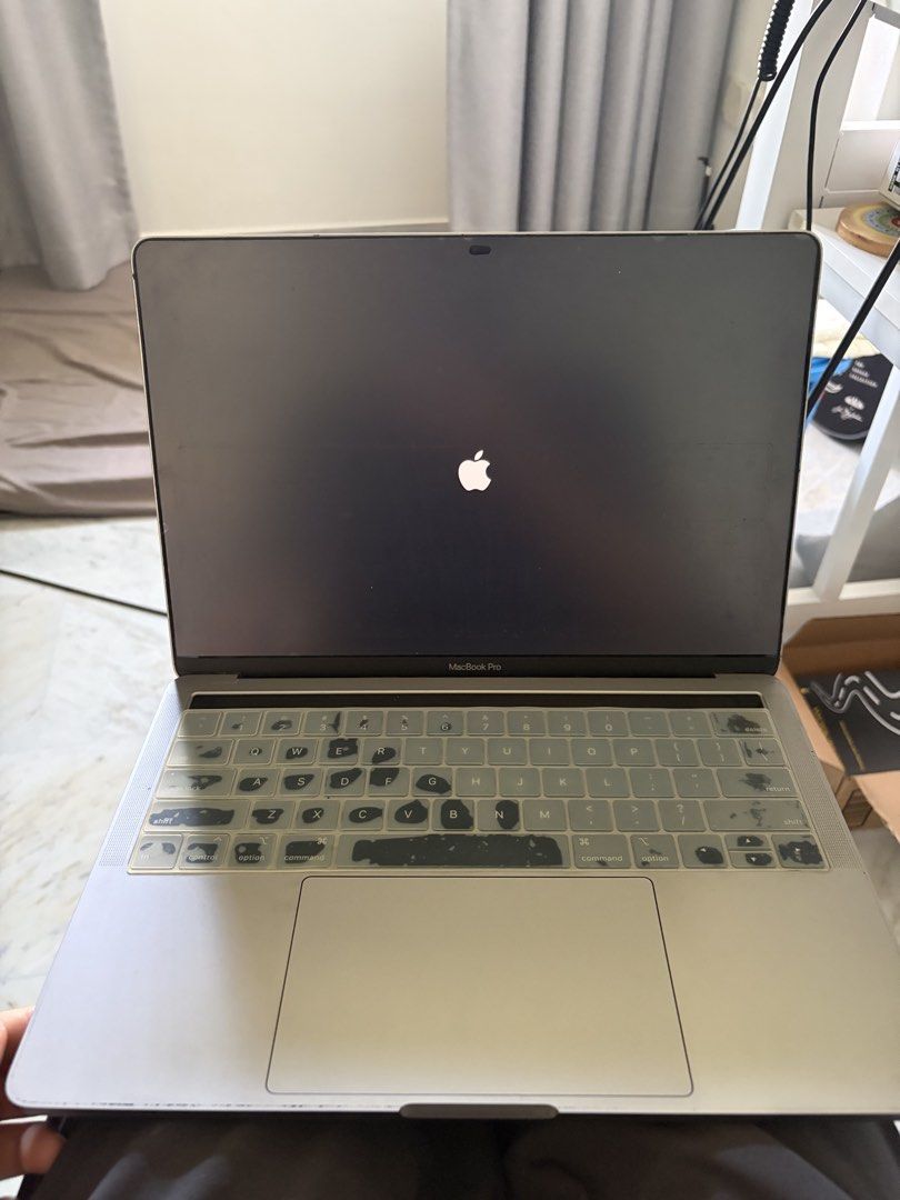 MacBook Pro 13-inch 2018440575706425600000