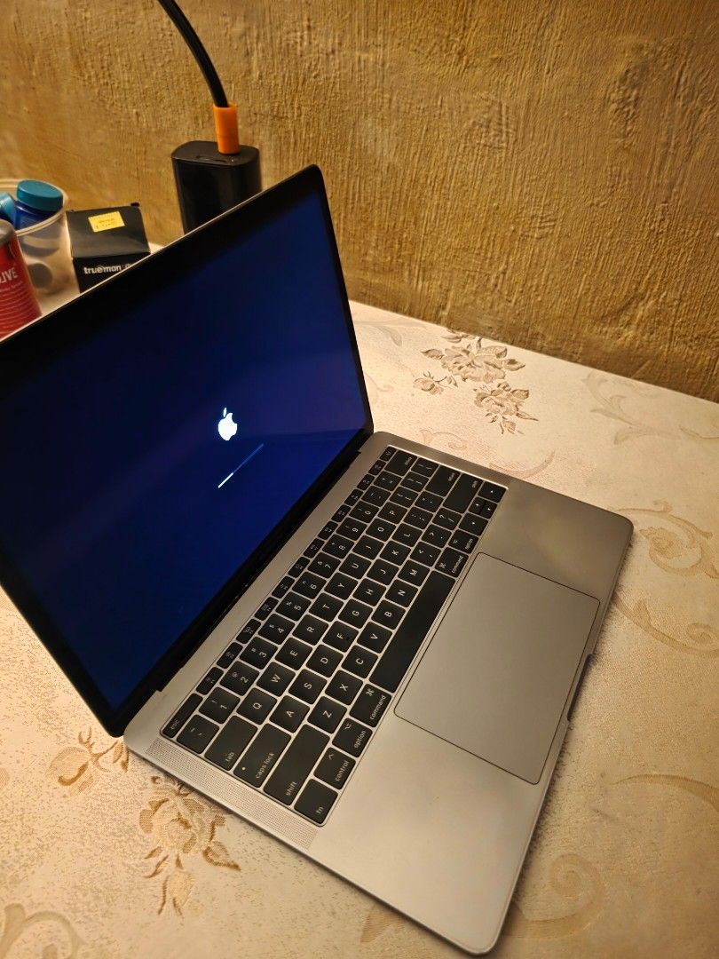 MacBook Pro 2016439976469611171840