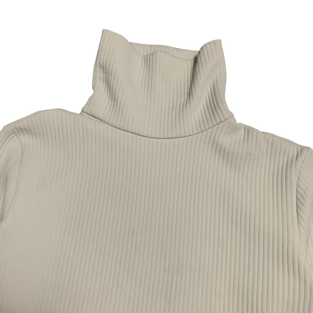 Maison Margiela MM6 Mock Neck Sweater (Category: Coats, Jackets and Outerwear) located in Baguio. Submitted by thesecretshop_ph (Listing ID 1435031365, Image 2). Description: Size: Large Lenght: 28” Width: 21” Issues: Light Stain (Removable).