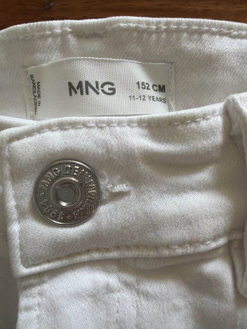 Mango Kids White Jeans 11-12 Years (Category: Babies & Kids Fashion) located in Las Pinas. Submitted by oliveguns (Listing ID 1435065178, Image 2). Description: - Mango white jeans - Size: 152cm (fits 11-12 years old) - Waist: 13 inches - Length: 35 inches - Leg opening: 5.5 inches.