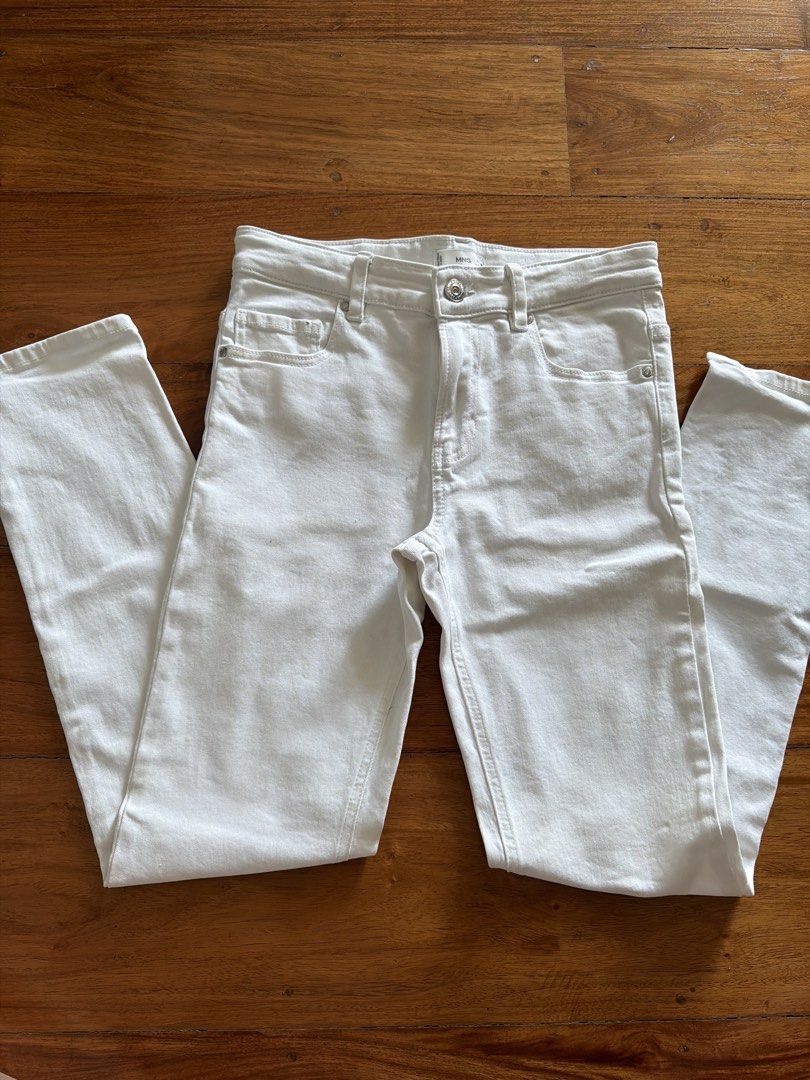 Mango Kids White Jeans 11-12 Years (Category: Babies & Kids Fashion) located in Las Pinas. Submitted by oliveguns (Listing ID 1435065178, Image 1). Description: - Mango white jeans - Size: 152cm (fits 11-12 years old) - Waist: 13 inches - Length: 35 inches - Leg opening: 5.5 inches.