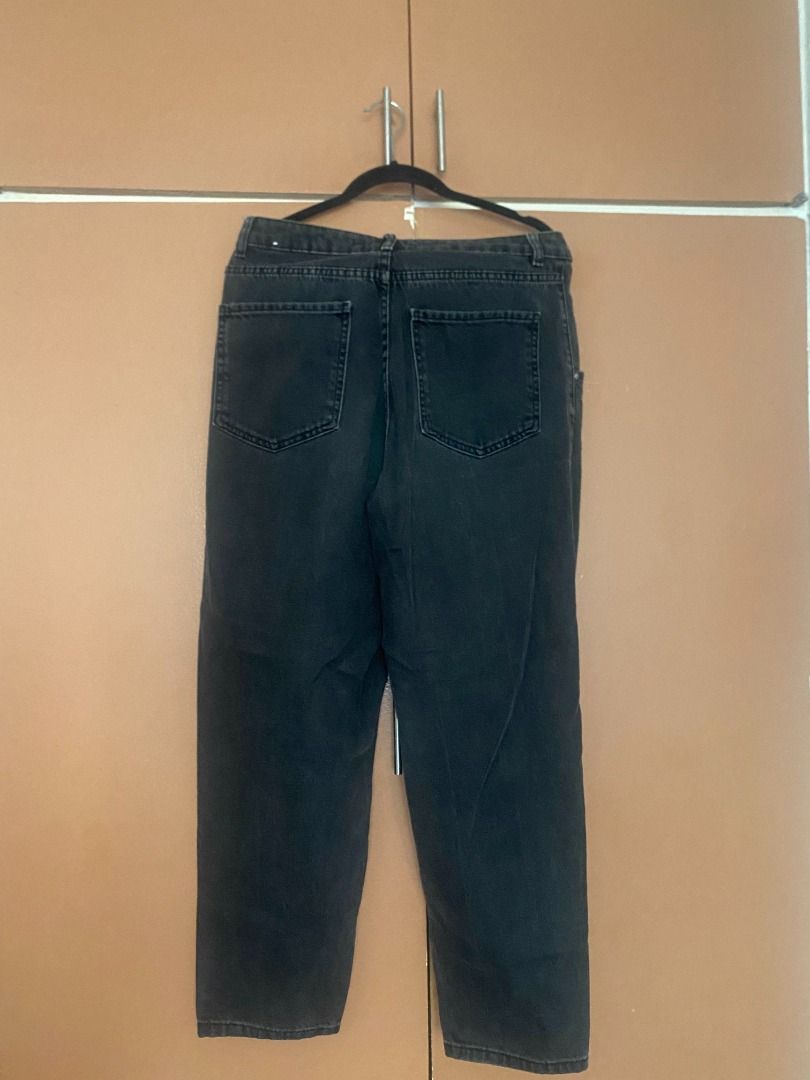 Mango Regina Slouchy Jeans (Category: Jeans) located in Mandaluyong City. Submitted by ja.declutters (Listing ID 1435085970, Image 2). Description: - Black Mango Regina jeans - Classic five-pocket design - Straight leg cut - Size: EUR 38 / UK 10 / US 6 - Made of denim.