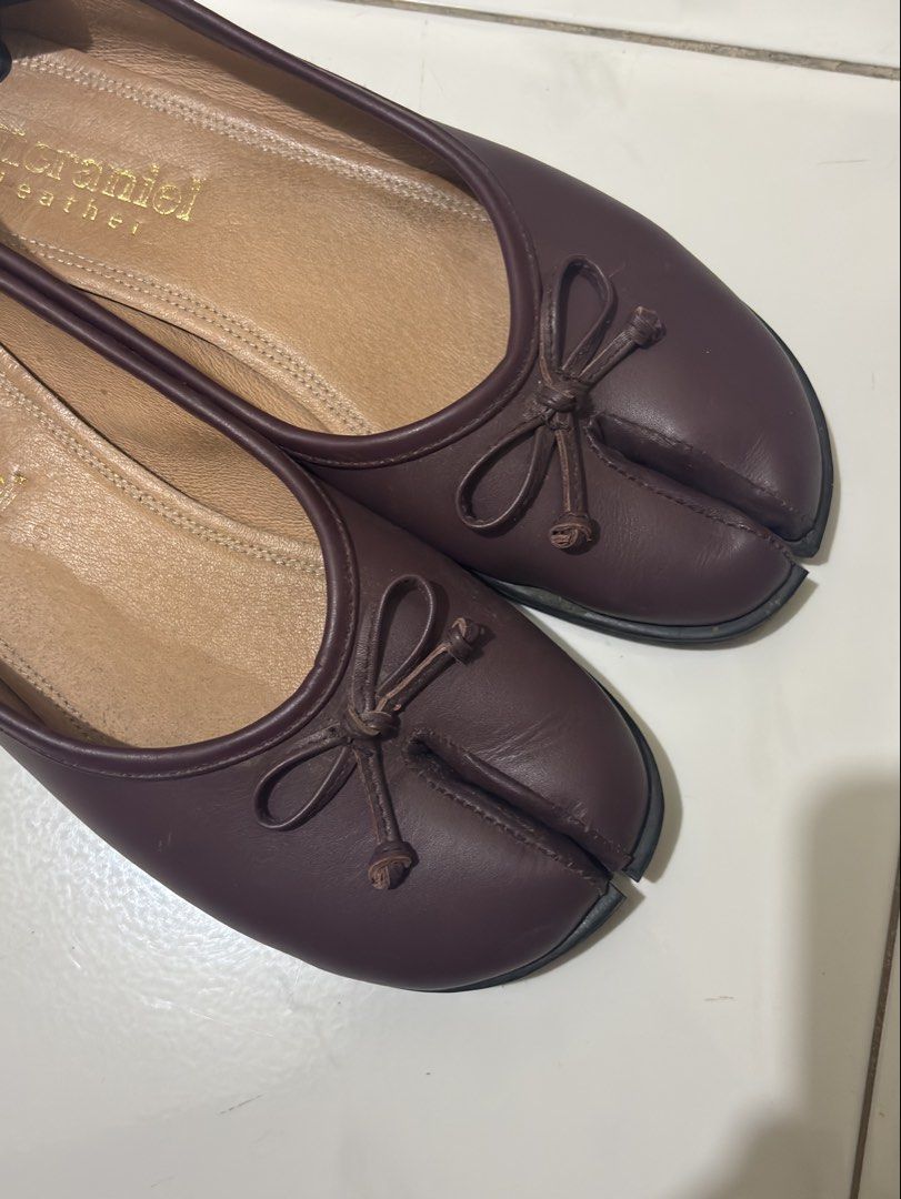 Maraniel Leather Tabi Burgundy size 10 (Category: Flats & Sandals) located in Candelaria. Submitted by amgloom (Listing ID 1435124299, Image 2). Description: - too big for me, can fit 9.5 since it has insoles but can be removed - bought for 4.1k.