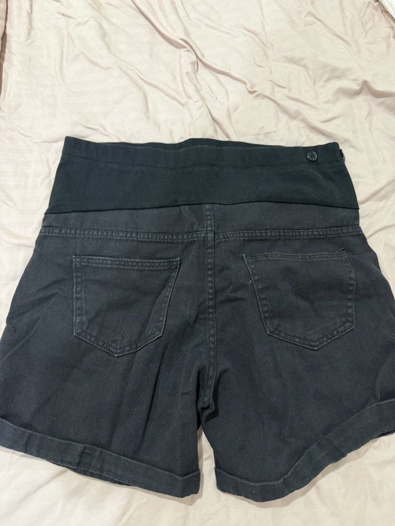 Maternity black shorts (Category: Shorts) located in Mandaluyong City. Submitted by dclutter.corner (Listing ID 1435069577, Image 2). Description: Preloved shorts. Pls see puotos for the measurement.