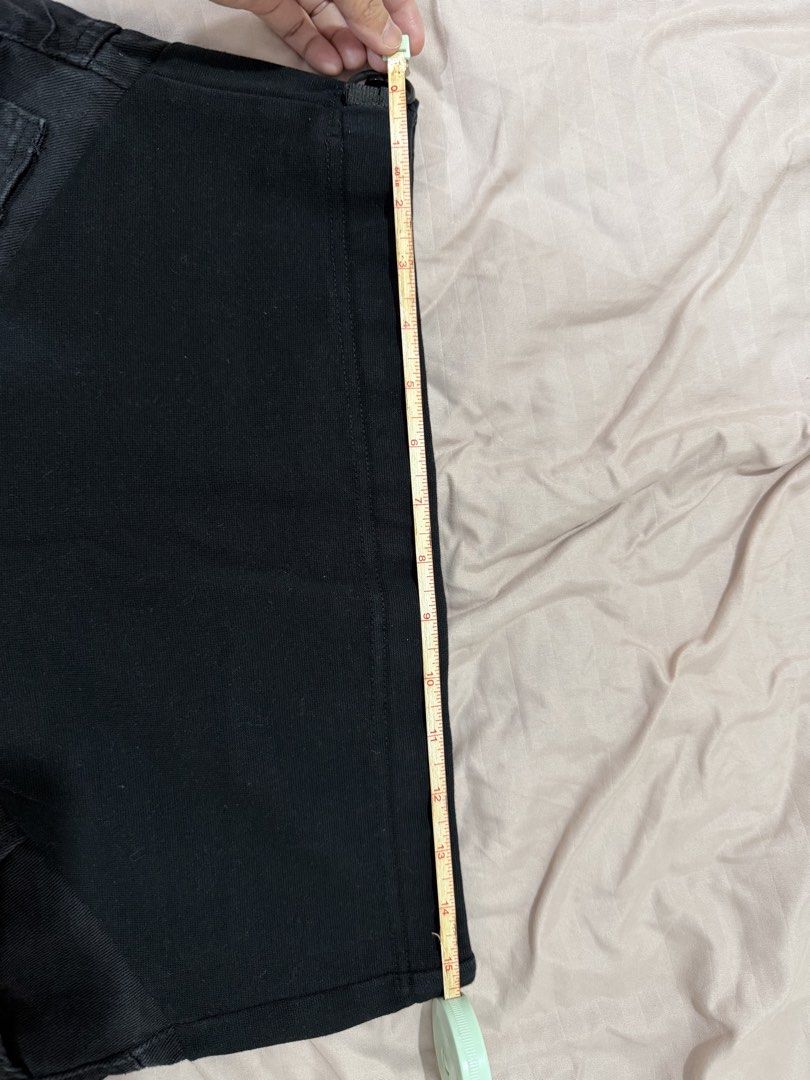 Maternity black shorts (Category: Shorts) located in Mandaluyong City. Submitted by dclutter.corner (Listing ID 1435069577, Image 3). Description: Preloved shorts. Pls see puotos for the measurement.