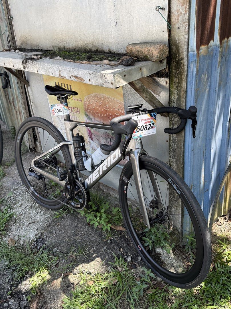 Merida Reacto 6000 (Category: Bicycles) located in Singapore. Submitted by luckyphoenix-3a9a (Listing ID 1398689846, Image 3). Description: Merida Reacto 6000 XXS All original parts, only wheelset upgraded to attaque carbon wheelset. Shimano 105 di2 Buy on Feb 25, Mileage 1400km Can meet-up to view bike condition .