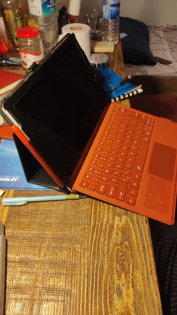 Microsoft Surface Pro Tablet with Keyboard and Pen441402400262727684