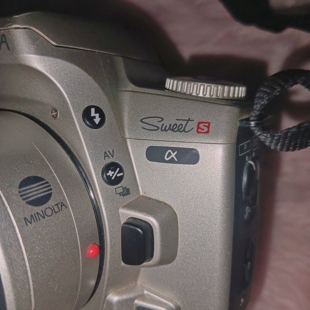 Minolta Alpha Sweet (Category: Cameras) located in Caloocan City. Submitted by maesmaes (Listing ID 1435007743, Image 3). Description: minolta alpha sweet s P2000, negotiable » 35mm SLR film camera » checked for CLA, functional but unused » flash and camera modes are all working fine » viewfinder's a bit pinkish, doesn't affect output » cosmetics - 8/10 » powered by 2 CR2 batteries.