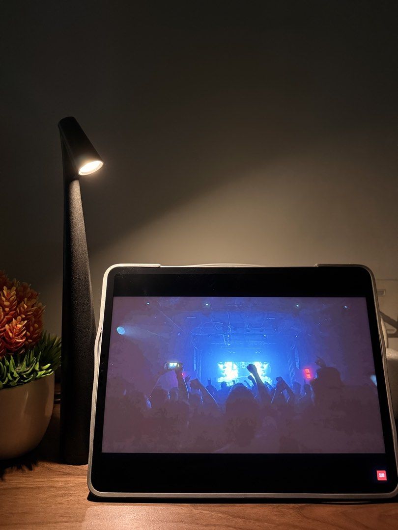 Modern Touch LED Desk Lamp, 3 levels - Black, cut & stylish
