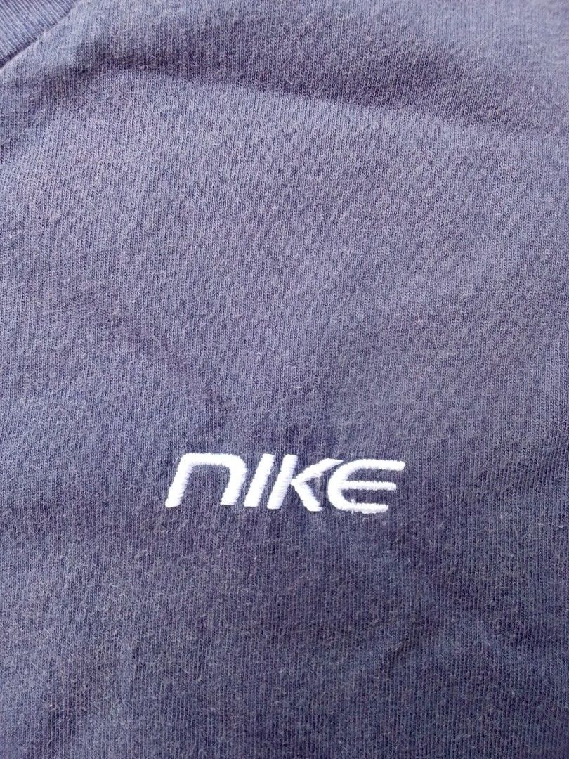 Nike Vintage Shirt (Category: Tshirts & Polo Shirts ) located in Cebu City. Submitted by dexterjam (Listing ID 1435156230, Image 3). Description: Excellent Condition 9.5/10 Color rate Color may vary Size Medium on tag Width: 19 Length: 26 No issue 🏷️400 + sf Location: Talamban, Cebu City Vc for Unli Vouch.