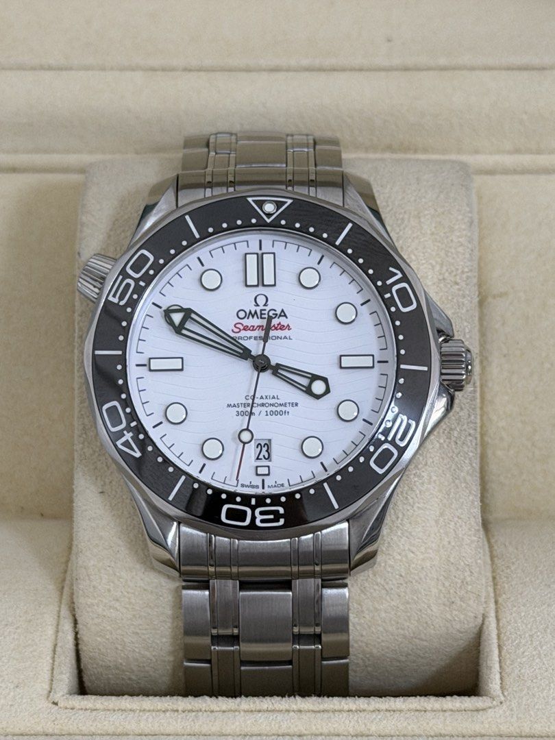 Omega Seamaster Professional White SMP300 (Category: Luxury Watches) located in Manila. Submitted by rhyswatchphil (Listing ID 1435008915, Image 1). Description: Omega Seamaster Professional White SMP 300 42mm Year 2021 Full Set Condition 9.8/10 San Juan city.