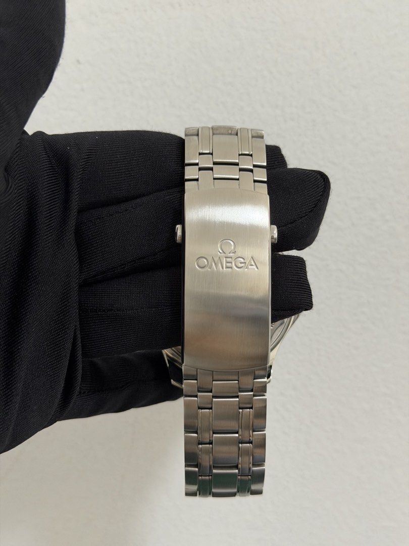 Omega Seamaster Professional White SMP300 (Category: Luxury Watches) located in Manila. Submitted by rhyswatchphil (Listing ID 1435008915, Image 3). Description: Omega Seamaster Professional White SMP 300 42mm Year 2021 Full Set Condition 9.8/10 San Juan city.