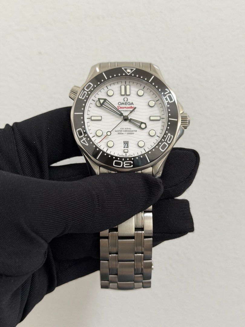 Omega Seamaster Professional White SMP300 (Category: Luxury Watches) located in Manila. Submitted by rhyswatchphil (Listing ID 1435008915, Image 2). Description: Omega Seamaster Professional White SMP 300 42mm Year 2021 Full Set Condition 9.8/10 San Juan city.