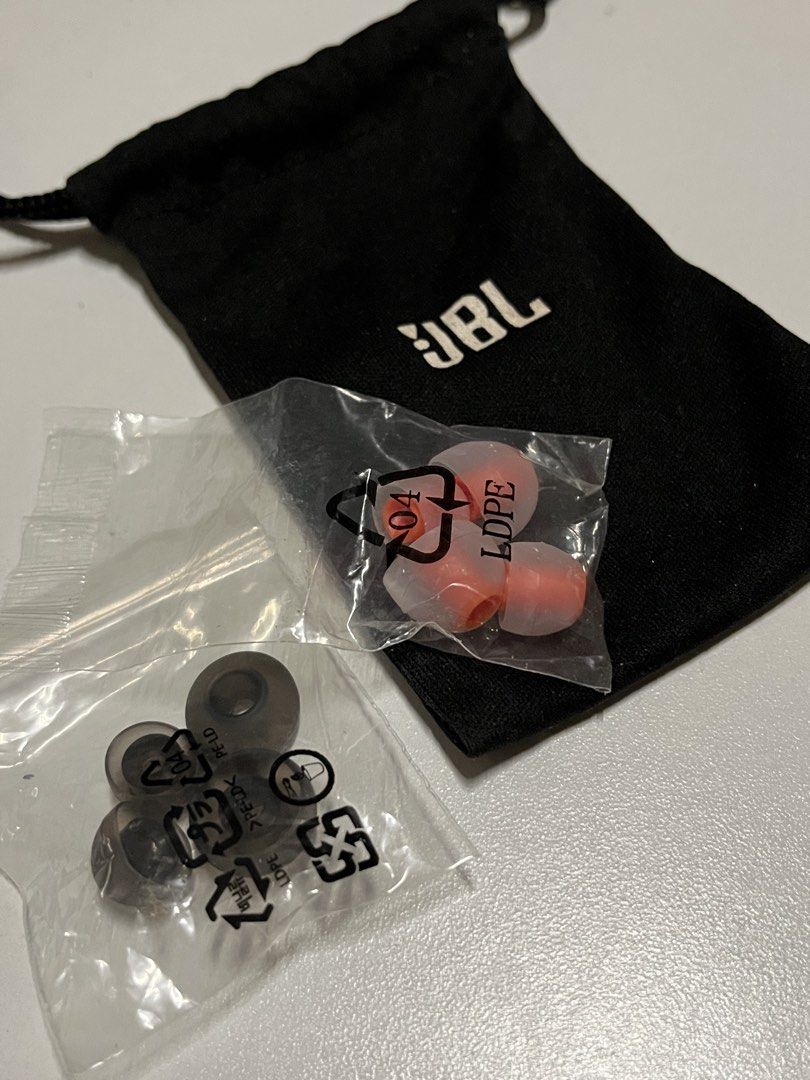 Original JBL Eartips and Pouch +extra black eartips (Category: Earphones) located in Dasmarinas. Submitted by .janshop (Listing ID 1435104915, Image 1). Description: .