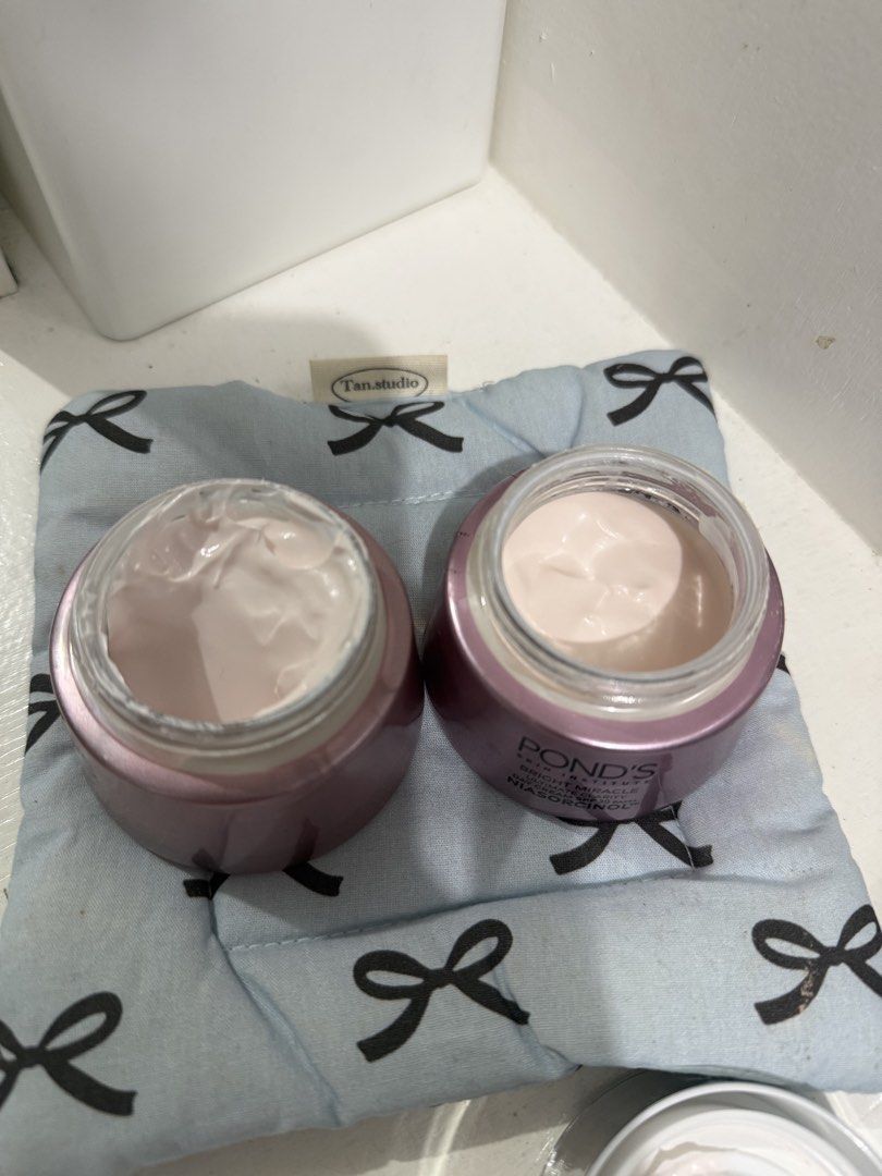 Ponds Niasorcinol Day Cream (Category: Face Care) located in Bulacan. Submitted by annesandiego (Listing ID 1435157285, Image 2). Description: rfs: not using anymore 300 for 2 pcs.