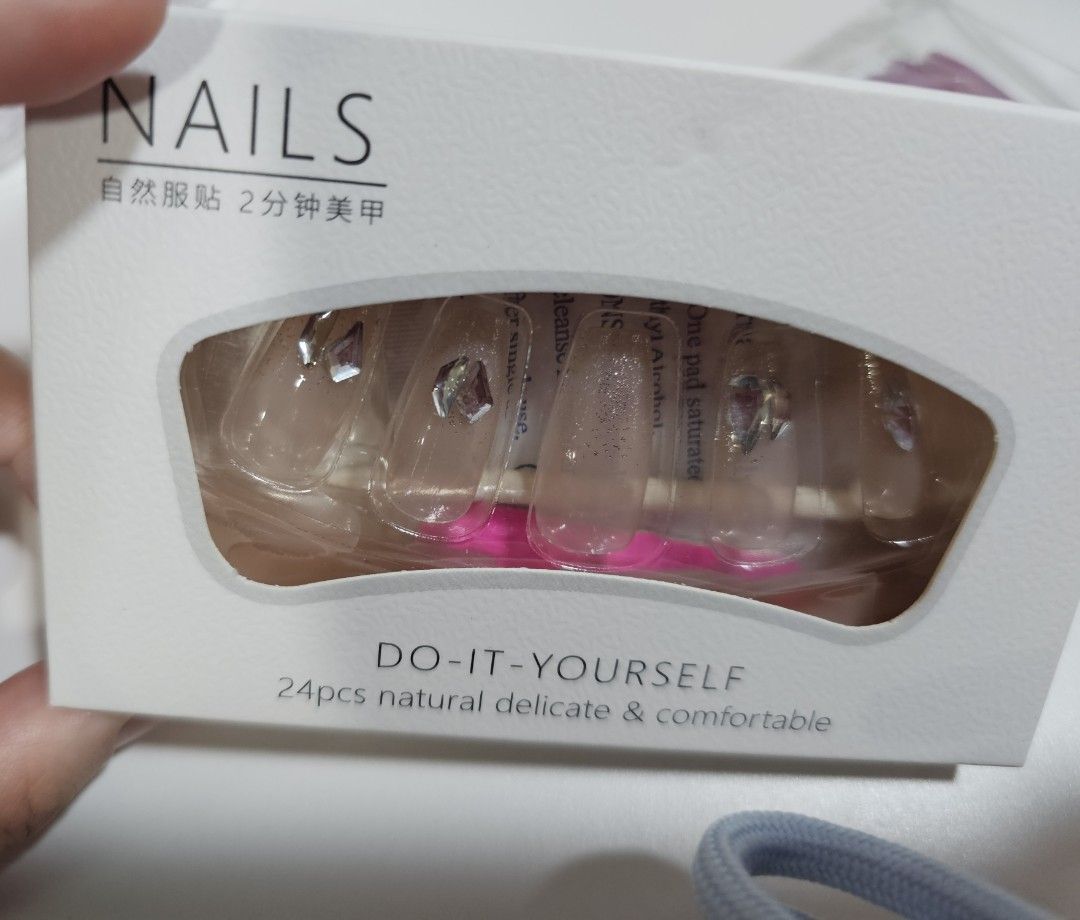 Press on nails (Category: Hands & Nails) located in Singapore. Submitted by junnyan (Listing ID 1435136102, Image 2). Description: Both for $6 Size: XS Fox: 10pcs pink/jewel: 24pcs including prep set, glue, double sided tape Brought wrong, too long....
