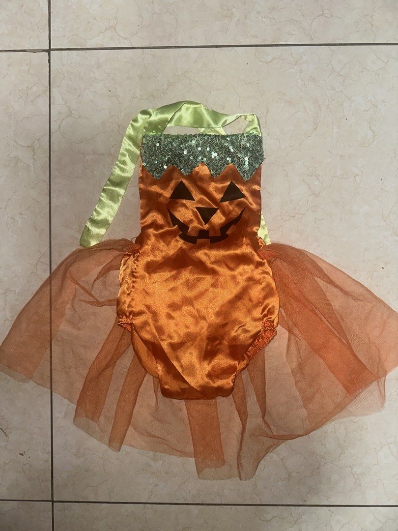 Pumpkin Halloween baby costume (Category: Babies & Kids Fashion) located in Quezon City. Submitted by cecillebuendia (Listing ID 1435143239, Image 1). Description: Used once for Halloween photo shoot 3-6 months depending on size of baby .