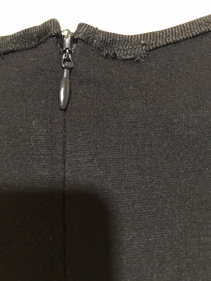Ralph Lauren Midi Dress (Category: Luxury Apparel) located in Quezon City. Submitted by sheisdecluttering_now (Listing ID 1435109402, Image 3). Description: Black Lauren Ralph Lauren Stretchable Fits up to small.
