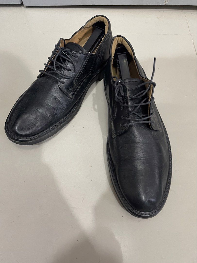 Regal Walker Made in Japan Plain Toe Derby (Category: Dress Shoes) located in Manila. Submitted by jarchive (Listing ID 1435072897, Image 1). Description: 90s Japanese Minimalism 🖤 Before there was Visvim or Hender Scheme, there was Regal. Established 1902. These derbies are a masterclass in Japanese craftsmanship with that perfect 90s minimal silhouette. Details: - Genuine black calf leather upper. - Clean plain toe derby, 5-eyelet, stitched we