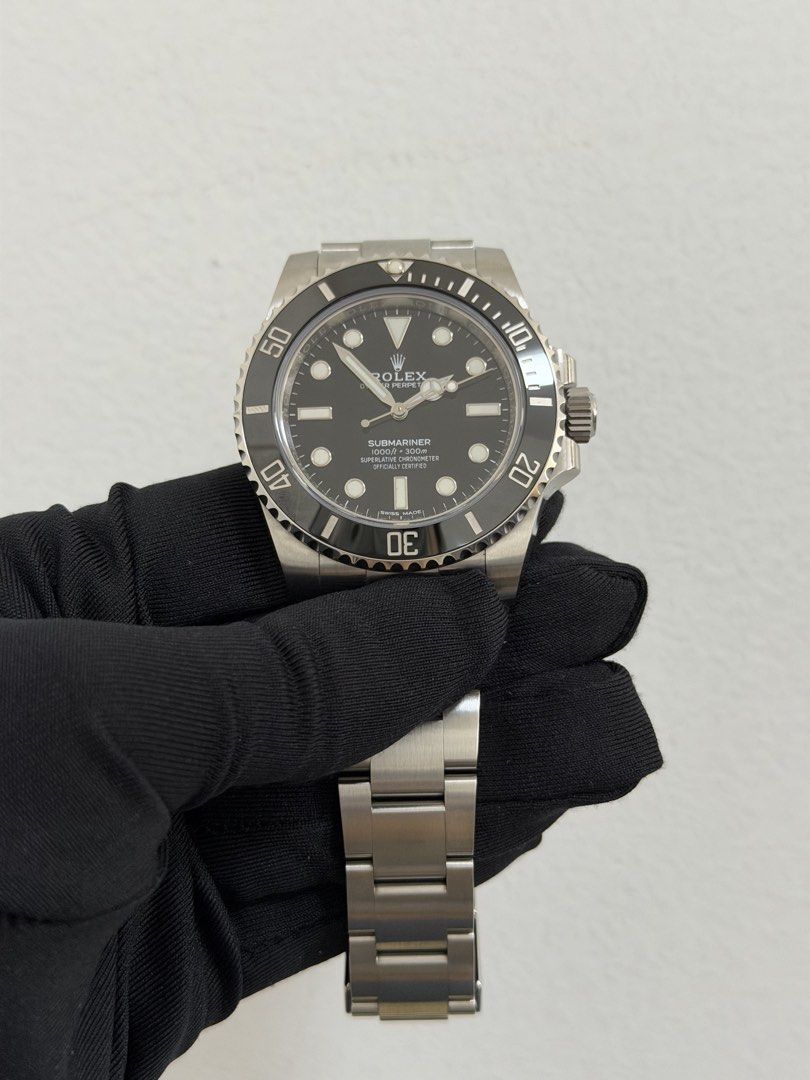 Rolex Submariner No Date (Category: Luxury Watches) located in Manila. Submitted by rhyswatchphil (Listing ID 1435009236, Image 2). Description: Rolex Submariner No Date 40mm 114060 Year 2018 Full Set Condition 9.8/10 San Juan City.